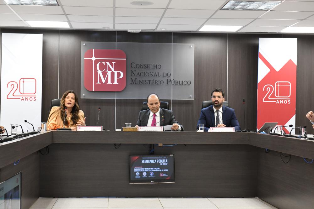 Capa da notícia: Campanha ‘Cartão Vermelho para o Racismo’ é apresentada no CNMP e propõe penas alternativas com letramento racial em todo o país