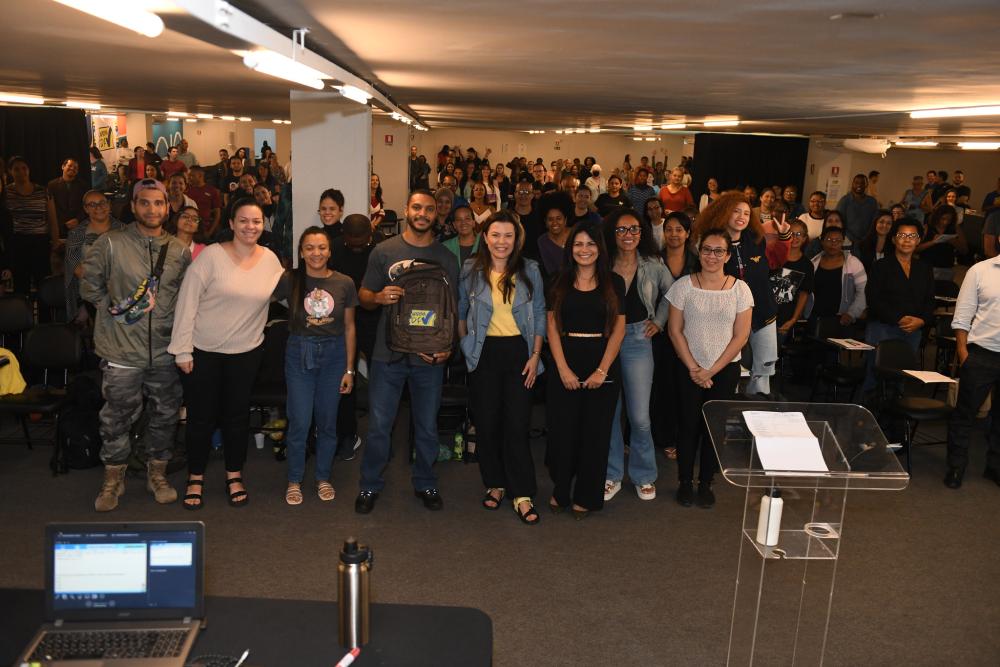 Capa da notícia: Aprova DF inicia quarto ciclo e já ultrapassa 150 mil atendimentos com aulas gratuitas para concurseiros