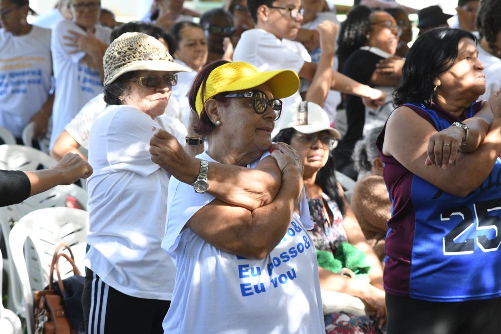 Capa da notícia: Programa Viver 60+ é instituído como política permanente de governo no DF