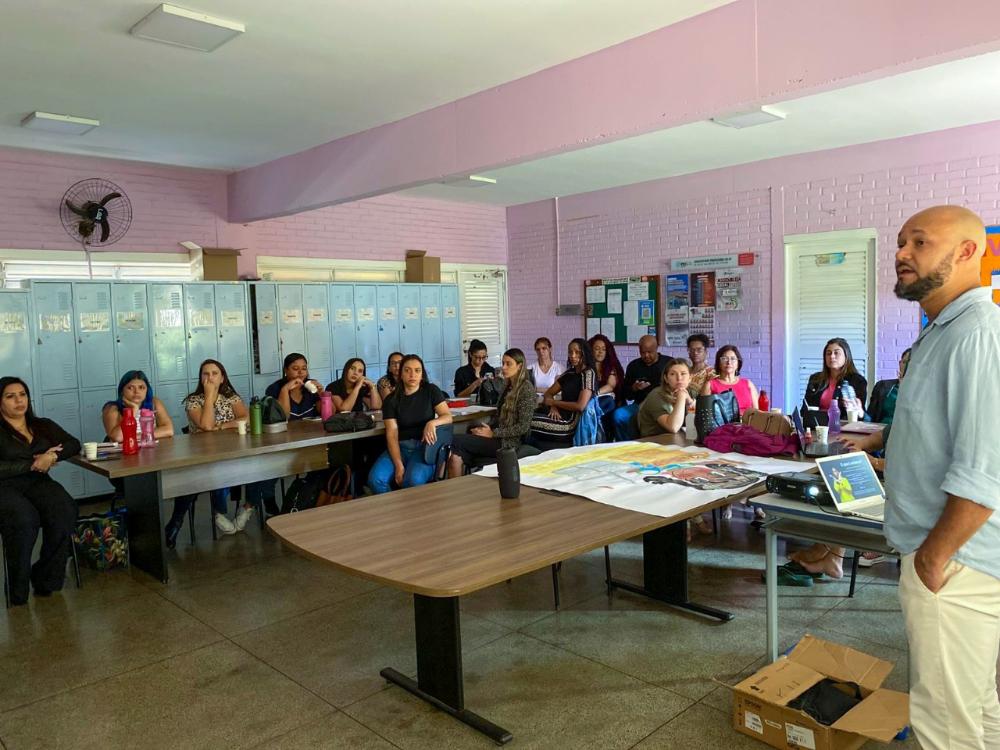 Capa da notícia: Escolas públicas de Ceilândia e Samambaia recebem curso de Letramento Racial
