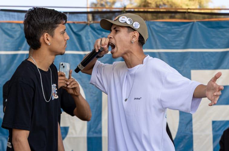 Capa da notícia: Projeto conecta juventude e prevenção às drogas por meio da Batalha de Rimas