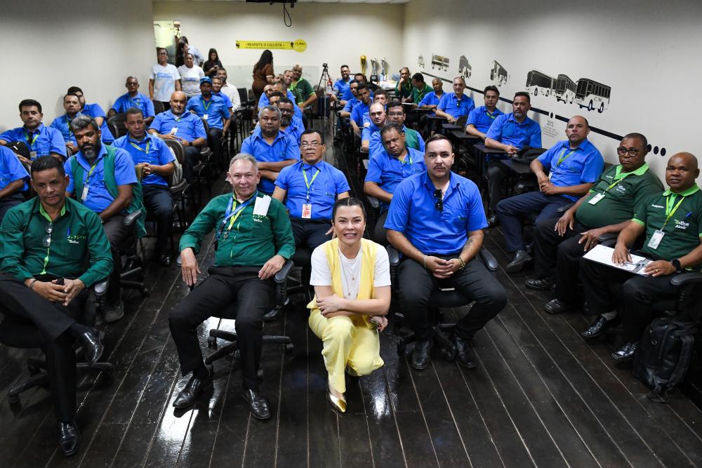Capa da notícia: Projeto ‘Conversa com Eles’ chega pela primeira vez ao transporte público para conscientizar motoristas e cobradores